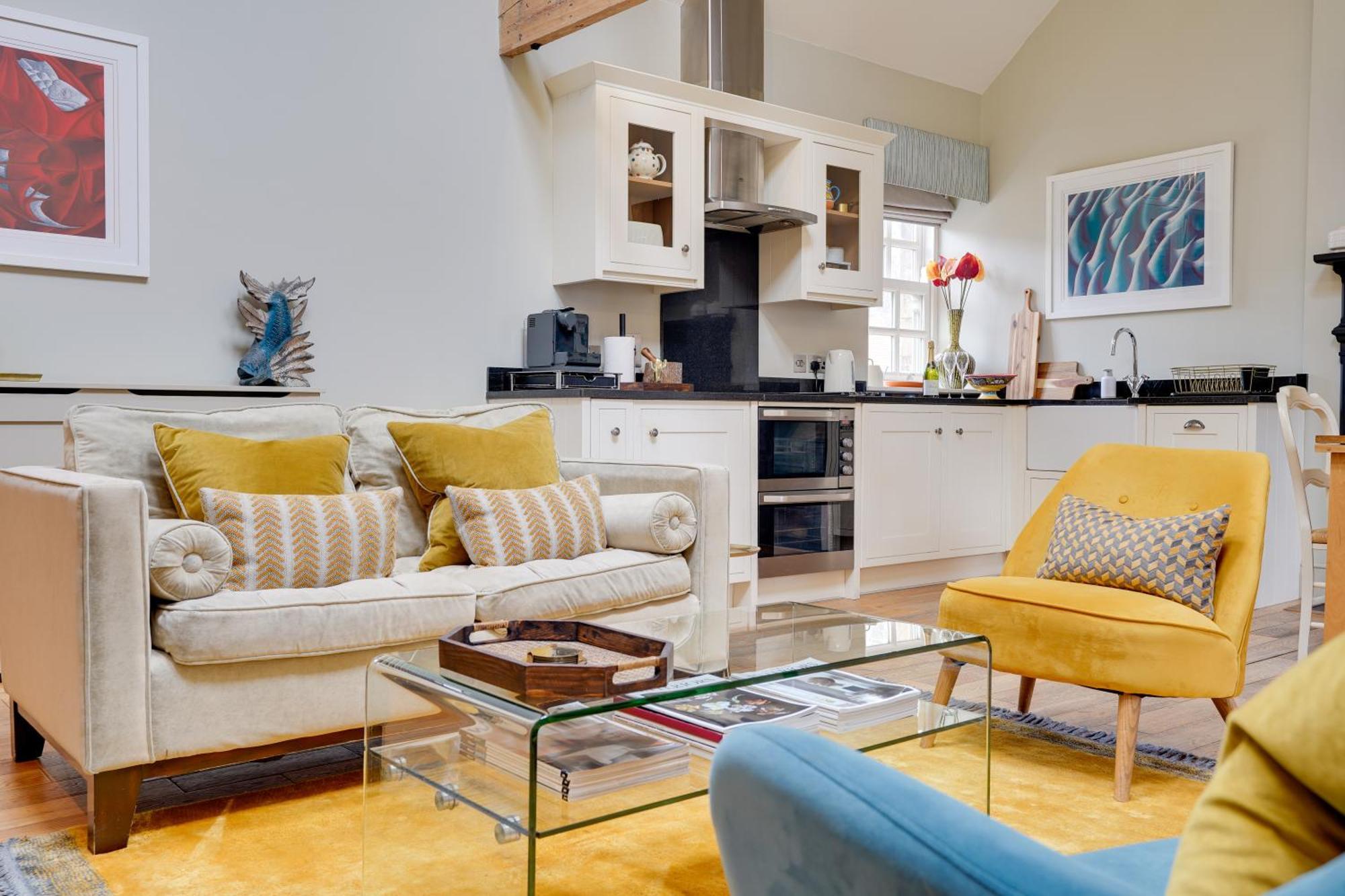 Pope Lodge: Stunning Stone Coach House Conversion 阿尔恩茅斯 外观 照片
