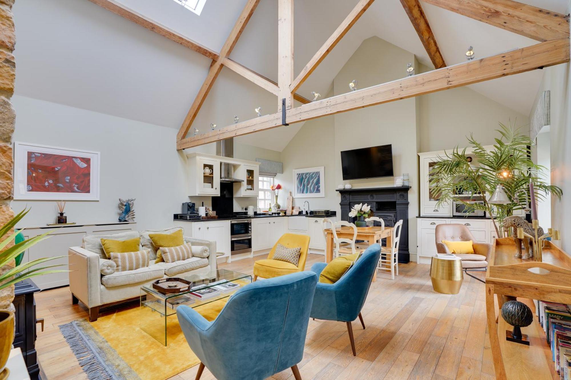 Pope Lodge: Stunning Stone Coach House Conversion 阿尔恩茅斯 外观 照片