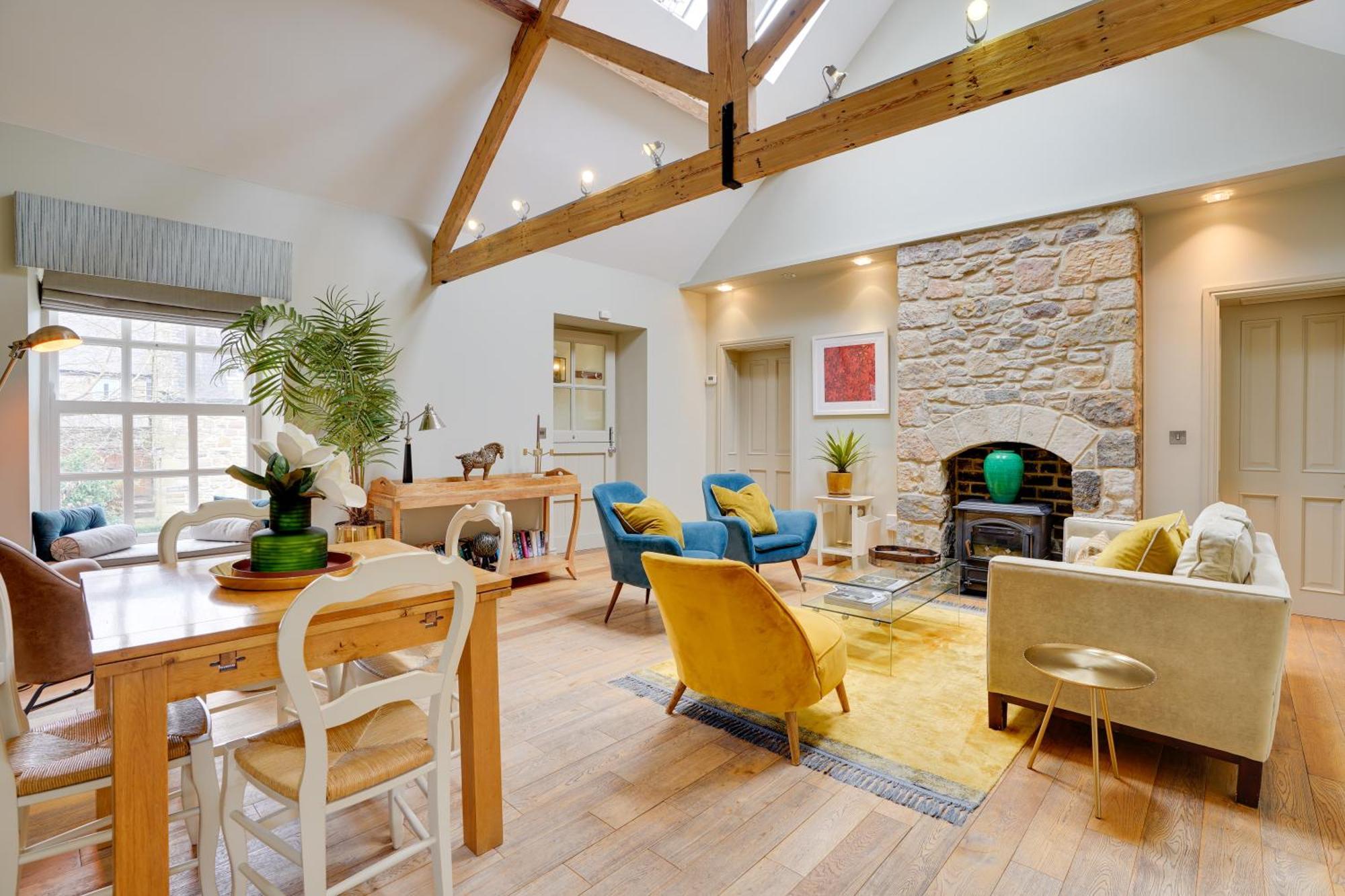 Pope Lodge: Stunning Stone Coach House Conversion 阿尔恩茅斯 外观 照片