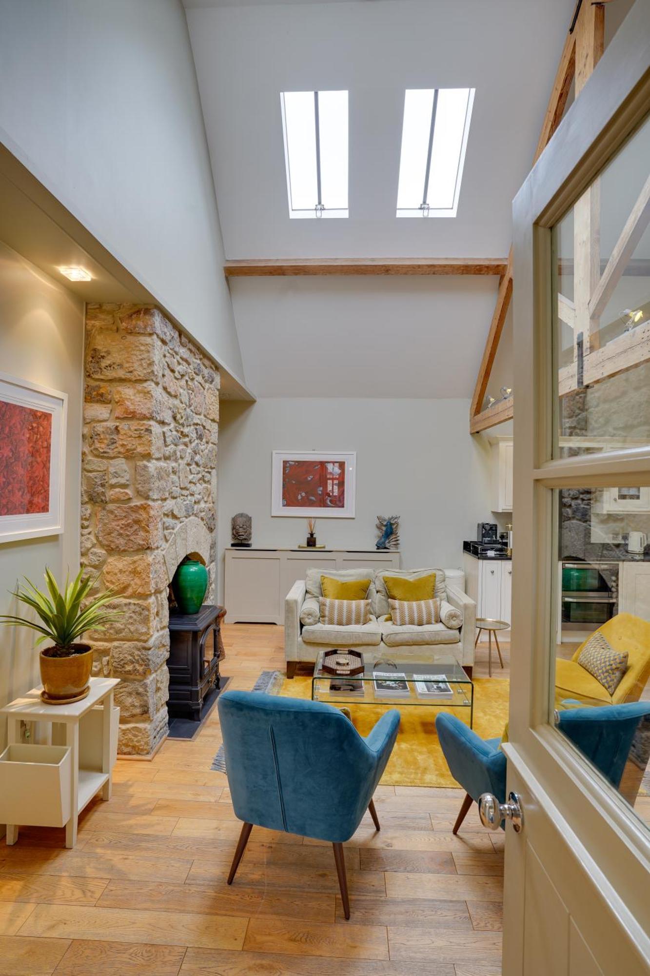 Pope Lodge: Stunning Stone Coach House Conversion 阿尔恩茅斯 外观 照片