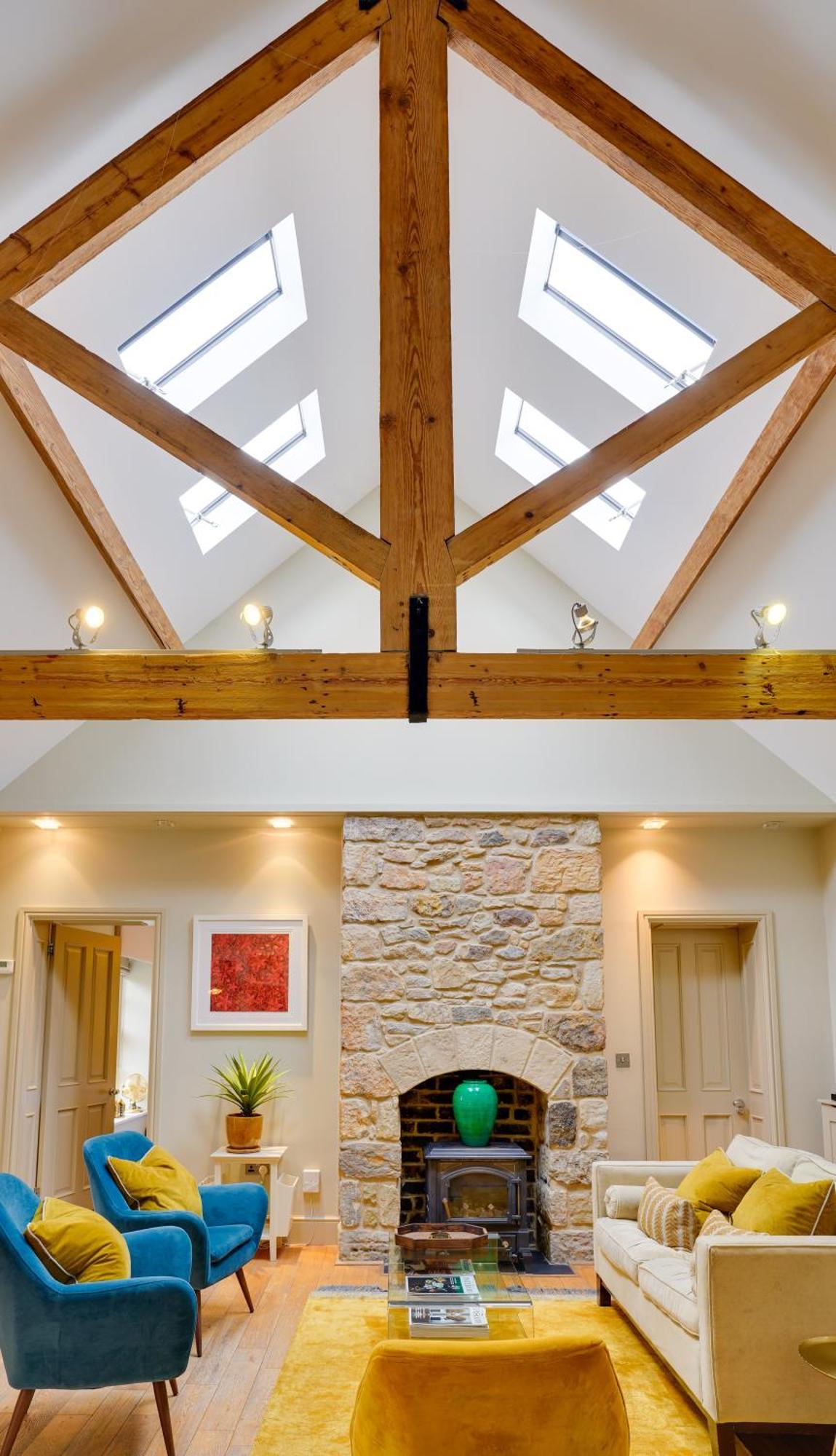 Pope Lodge: Stunning Stone Coach House Conversion 阿尔恩茅斯 外观 照片