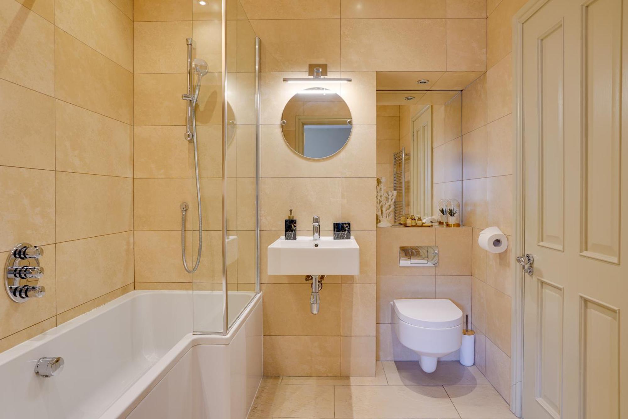 Pope Lodge: Stunning Stone Coach House Conversion 阿尔恩茅斯 外观 照片