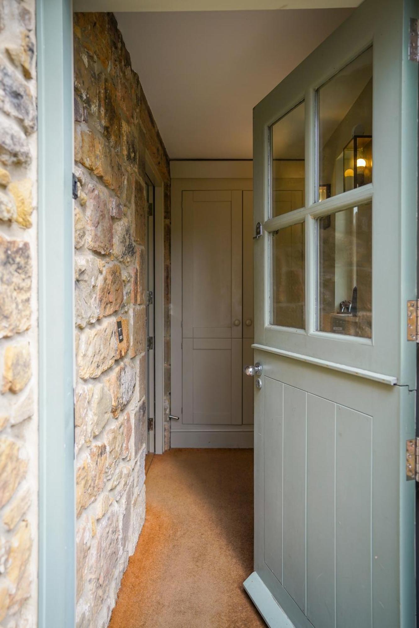 Pope Lodge: Stunning Stone Coach House Conversion 阿尔恩茅斯 外观 照片